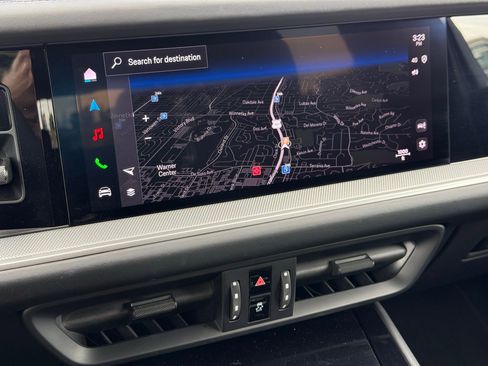 Used 2025 Porsche Cayenne Loaner image 20