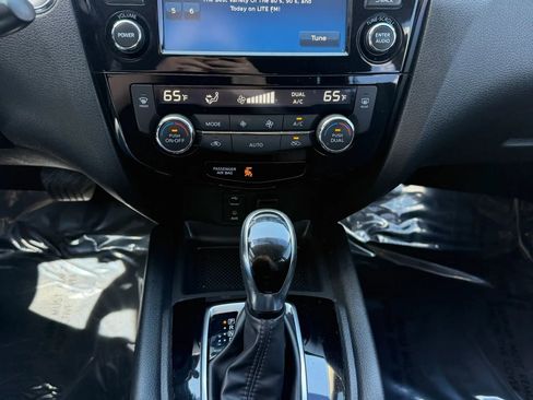 Used 2017 Nissan Rogue Sport SV w/ SV Premium Package AWD/4WD image 18