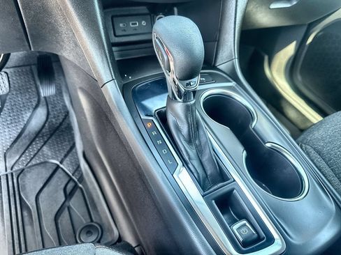 Used 2024 Chevrolet Equinox LT w/ LPO, Floor Liner Package FWD image 19