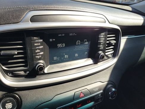 Used 2020 Kia Sorento S FWD image 29
