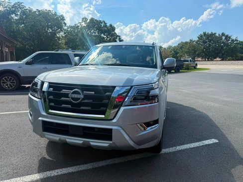 Used 2021 Nissan Armada SV w/ SV Appearance Package RWD image 2