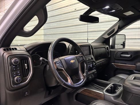 Used 2022 Chevrolet Silverado 2500 High Country w/ Z71 Off-Road Package image 10
