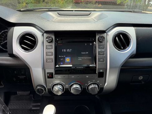 Used 2019 Toyota Tundra SR5 w/ SR5 Upgrade Package AWD/4WD image 21