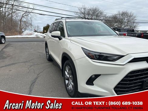 Used 2024 Toyota Grand Highlander AWD image 10