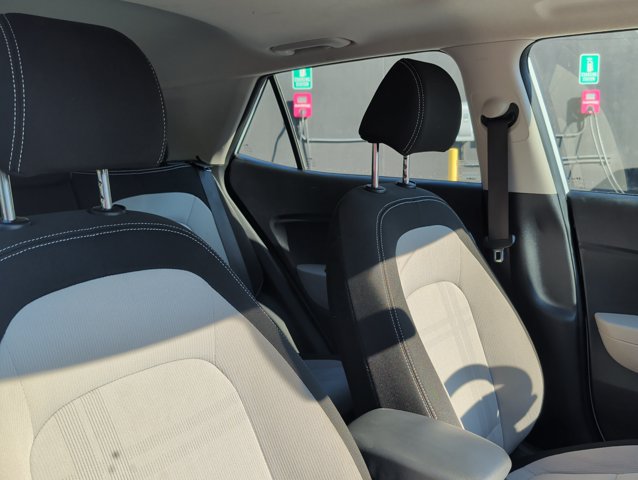 Used 2025 Hyundai Venue SEL FWD image 24