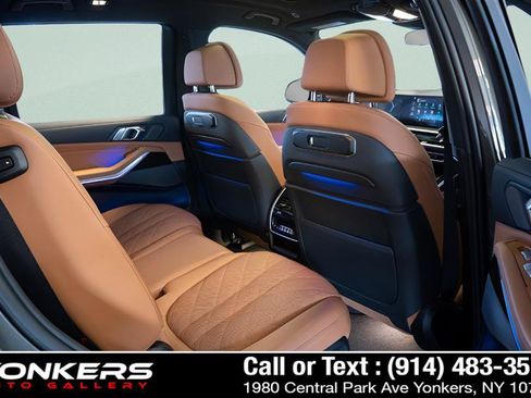 Used 2023 BMW X7 xDrive40i w/ M Sport Package AWD/4WD image 19