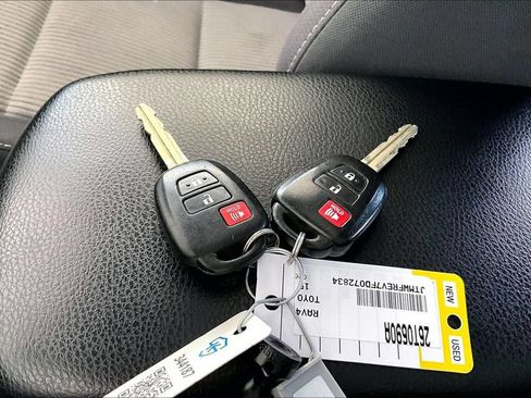Used 2015 Toyota RAV4 XLE FWD image 35