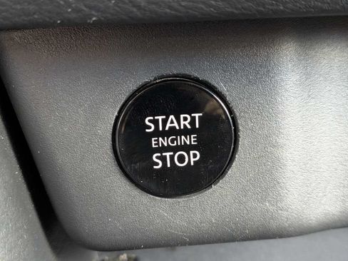 Used 2025 Nissan Rogue SV AWD/4WD image 28