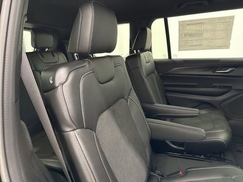 New 2025 Jeep Grand Cherokee L Altitude AWD/4WD image 13