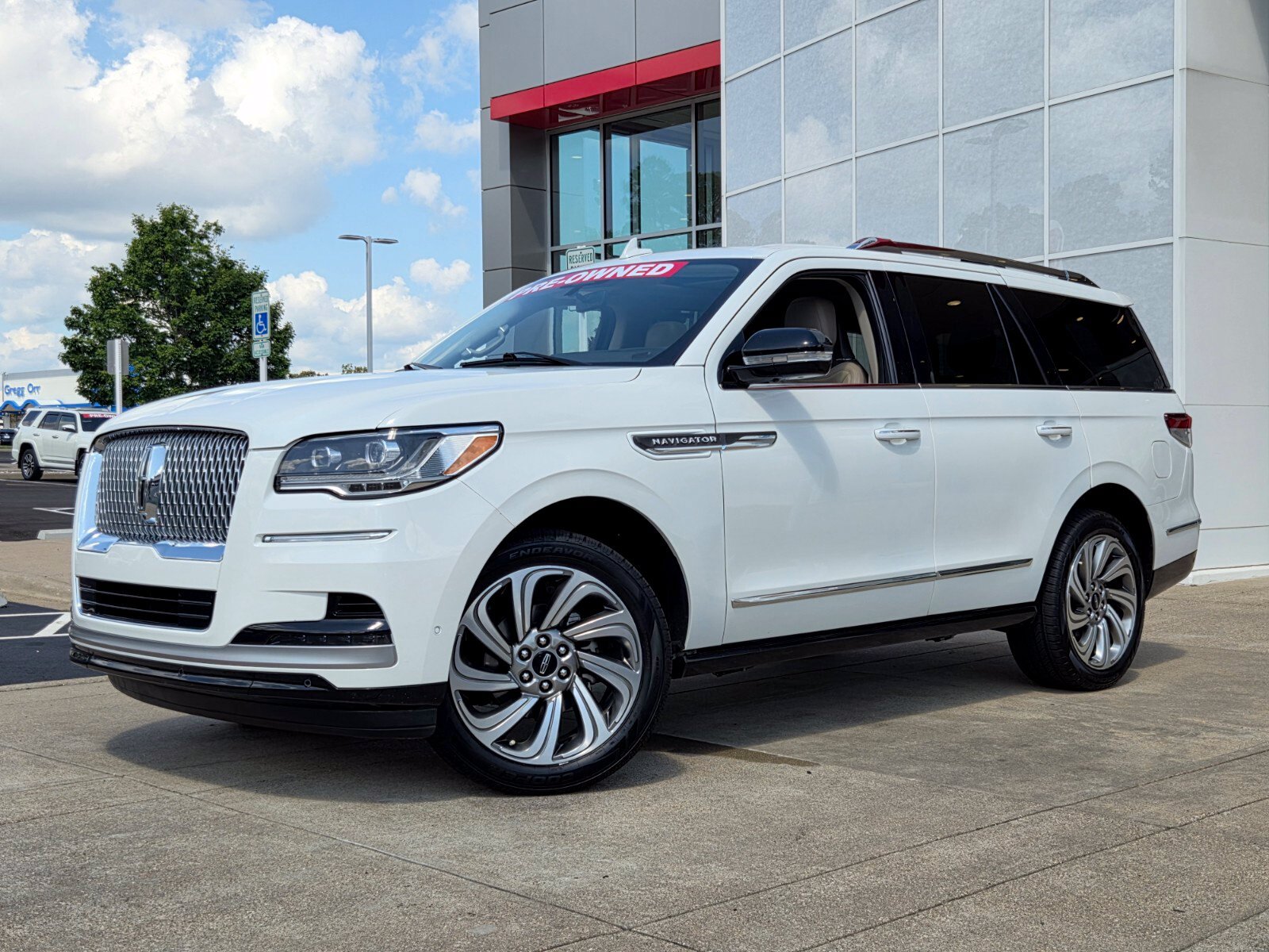 Used 2023 Lincoln Navigator Reserve AWD/4WD image 1