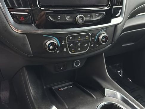 Used 2023 Chevrolet Traverse LT image 30