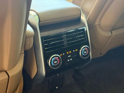 Used 2025 Land Rover Range Rover Long Wheelbase SE AWD/4WD image 28