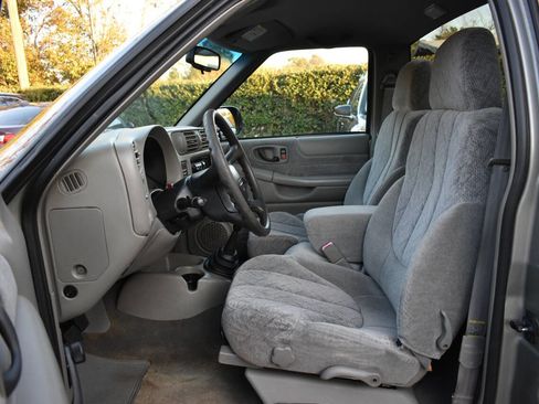 Used 2001 GMC Sonoma SLS w/ Hot Looks Pkg image 8