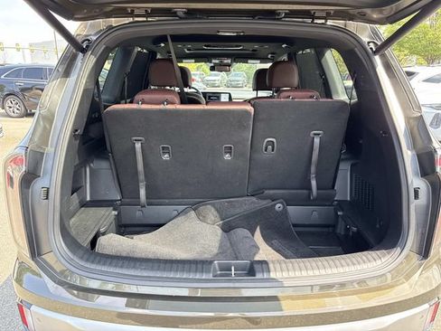 Used 2024 Kia Telluride EX w/ EX Captain's Chair Package AWD/4WD image 12