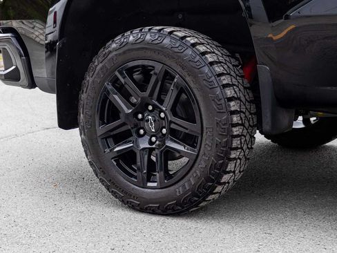 Used 2025 Chevrolet Silverado 1500 Custom Trail Boss w/ Midnight Edition AWD/4WD image 9