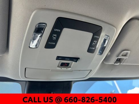 Used 2025 Toyota Sienna LE AWD/4WD image 22