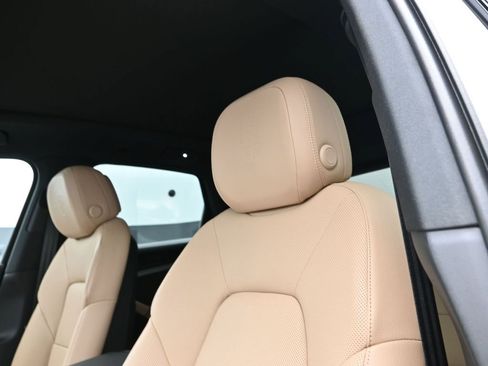 Used 2025 Porsche Cayenne E-Hybrid AWD/4WD image 16