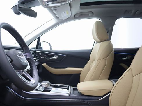 Used 2025 Audi Q7 3.0T Prestige image 13