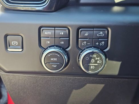 Used 2022 GMC Sierra 1500 AT4 w/ AT4 Premium Package AWD/4WD image 34