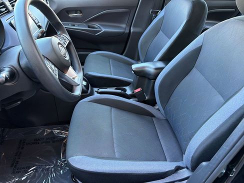 Used 2024 Nissan Versa SV FWD image 5