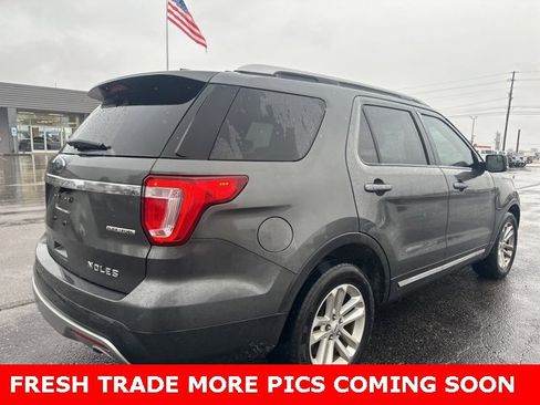 Used 2016 Ford Explorer XLT image 7