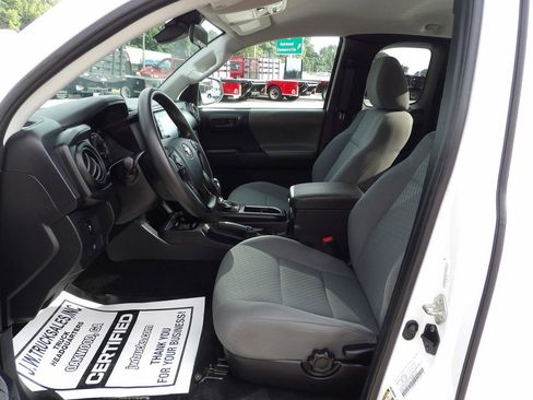 Used 2020 Toyota Tacoma SR image 17