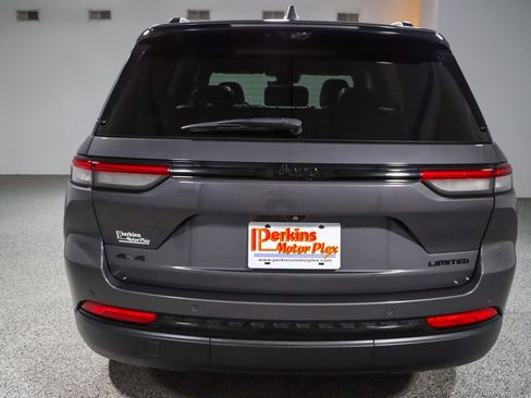 Used 2024 Jeep Grand Cherokee Limited w/ Luxury Tech Group II AWD/4WD image 8