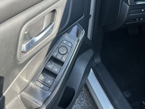 Used 2025 Nissan Rogue SV AWD/4WD image 14