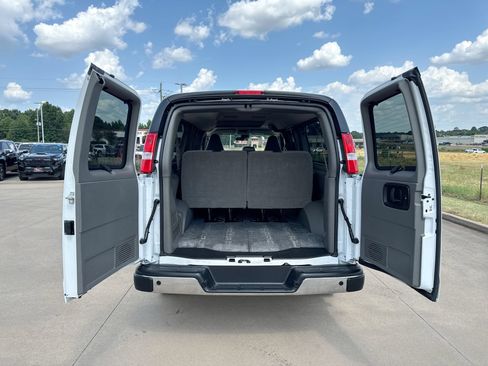 Used 2025 Chevrolet Express 3500 LT w/ LT Preferred Equipment Group RWD image 19