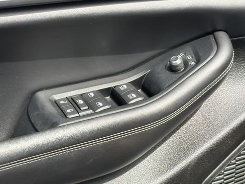 Used 2023 Jeep Grand Cherokee Laredo RWD image 22