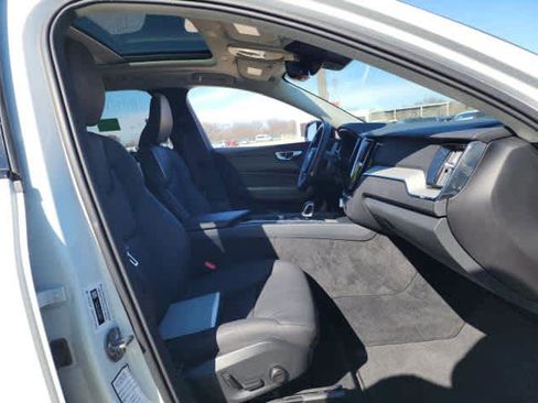Used 2025 Volvo XC60 B5 Plus image 8