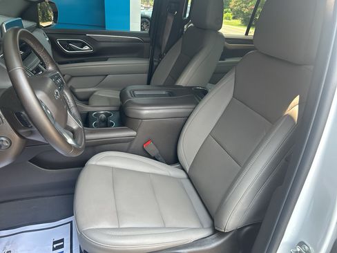Used 2024 Chevrolet Tahoe Z71 w/ Luxury Package AWD/4WD image 16