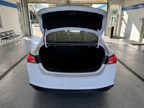 Used 2023 Chevrolet Malibu LT w/ Sport Edition image 9