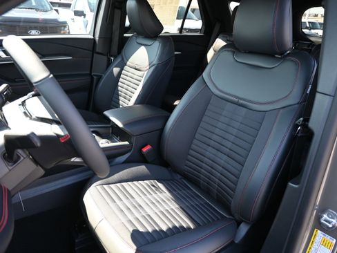New 2026 Ford Explorer ST-Line w/ ST-Line Street Pack RWD image 32
