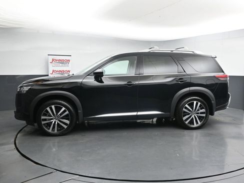 Used 2024 Nissan Pathfinder Platinum w/ Cargo Package image 5