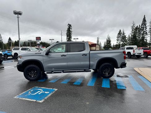 Used 2024 Chevrolet Silverado 1500 ZR2 w/ Technology Package AWD/4WD image 4