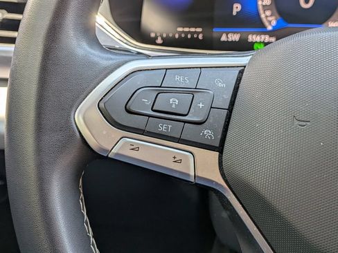 Used 2023 Volkswagen Taos SE w/ Panoramic Sunroof Package AWD/4WD image 17