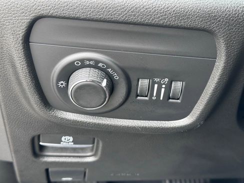 Used 2024 Jeep Grand Cherokee Laredo X AWD/4WD image 17