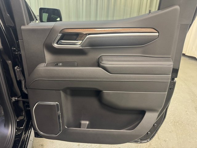 New 2026 Chevrolet Silverado 1500 RST w/ Dark Appearance Package AWD/4WD image 25