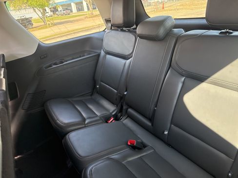 Used 2025 Ford Expedition Active image 17