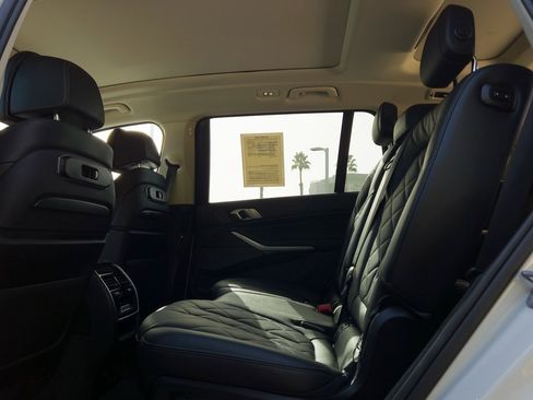 Used 2024 BMW X7 xDrive40i w/ Premium Package image 23