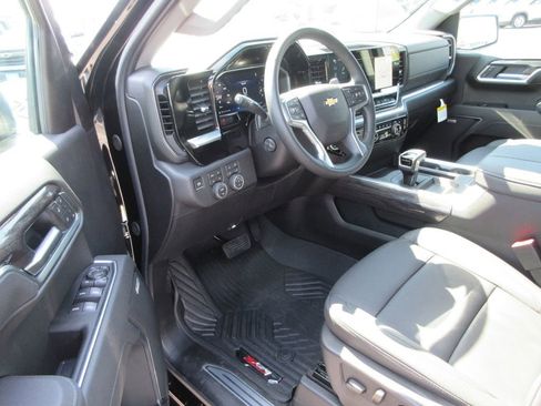 New 2026 Chevrolet Silverado 1500 LTZ w/ LTZ Premium Package AWD/4WD image 17