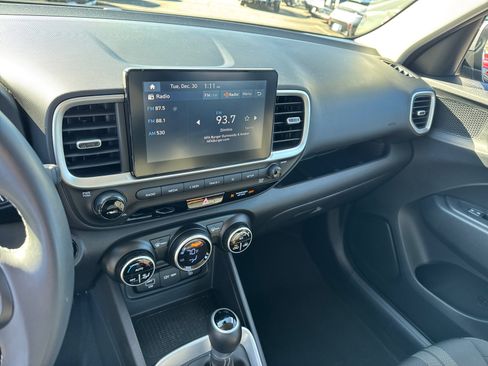 Certified 2024 Hyundai Venue SEL image 29