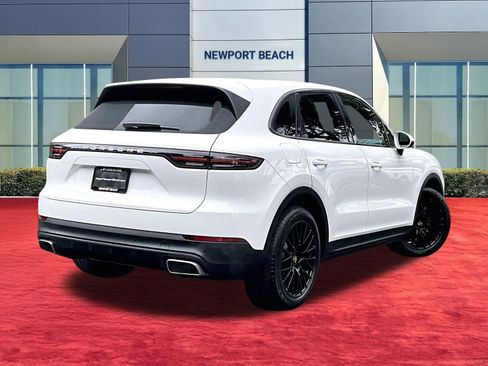 Used 2022 Porsche Cayenne Platinum Edition image 9