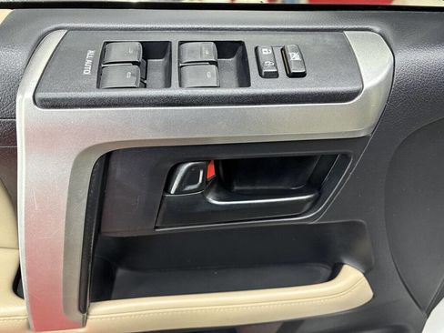 Used 2013 Toyota 4Runner SR5 w/ Convenience Pkg image 8