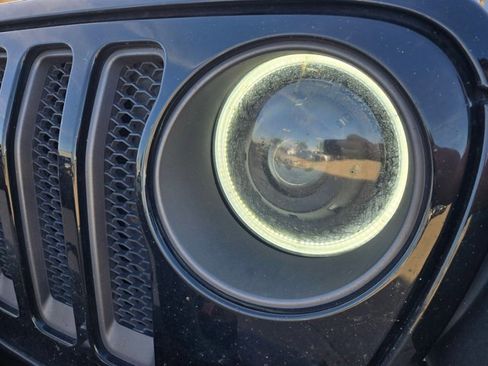 Used 2021 Jeep Wrangler Unlimited Rubicon w/ Xtreme Recon 35" Tire Package image 9