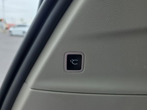Used 2022 Chrysler Pacifica Touring-L FWD image 16