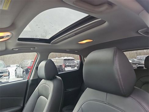 Used 2022 Hyundai Kona Limited image 18