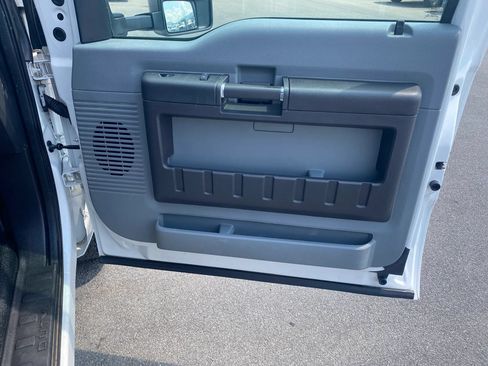 Used 2015 Ford F250 XL w/ Power Equipment Group AWD/4WD image 19