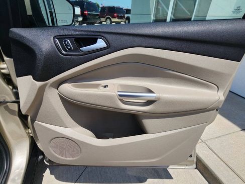 Used 2017 Ford Escape SE w/ SE Leather Comfort Package FWD image 18